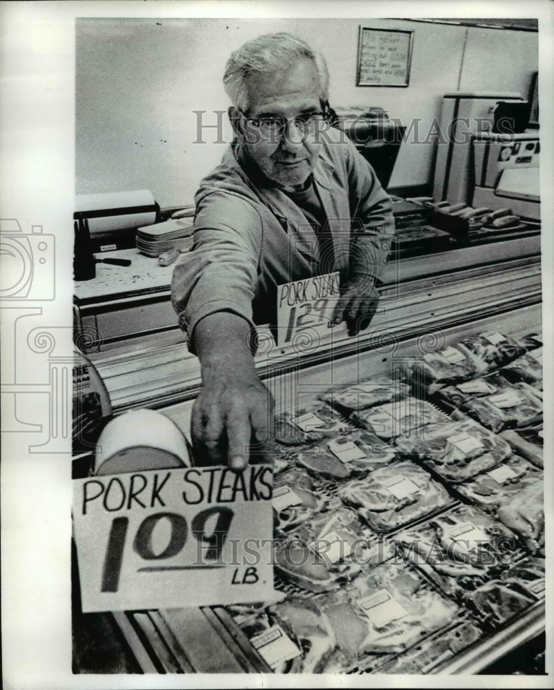 1973 Press Photo Cecil Dunn moves away price tag - nee15108