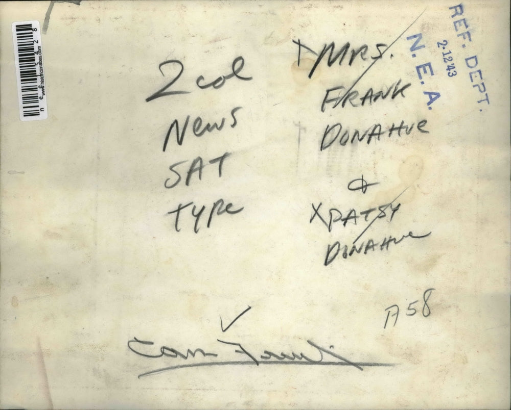 1943 Press Photo Mrs Frank Donahue & Patsy Donahue with produce canning