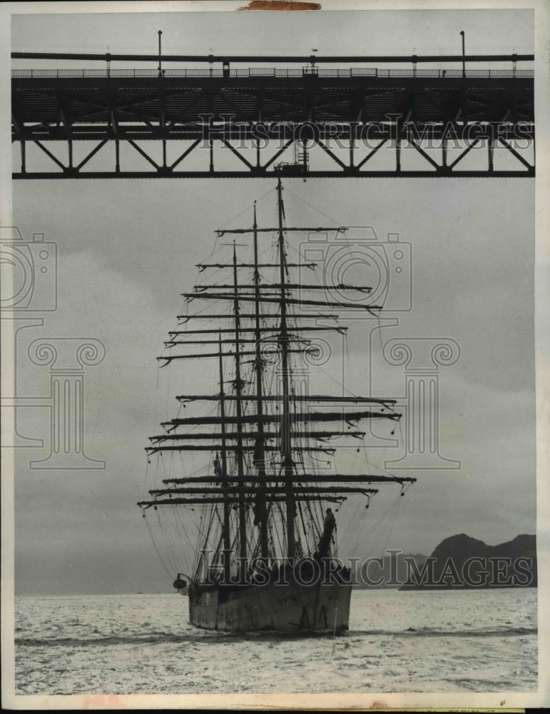 1942 Press Photo Chilean Frigate Lautaro Arrives in San Francisco California