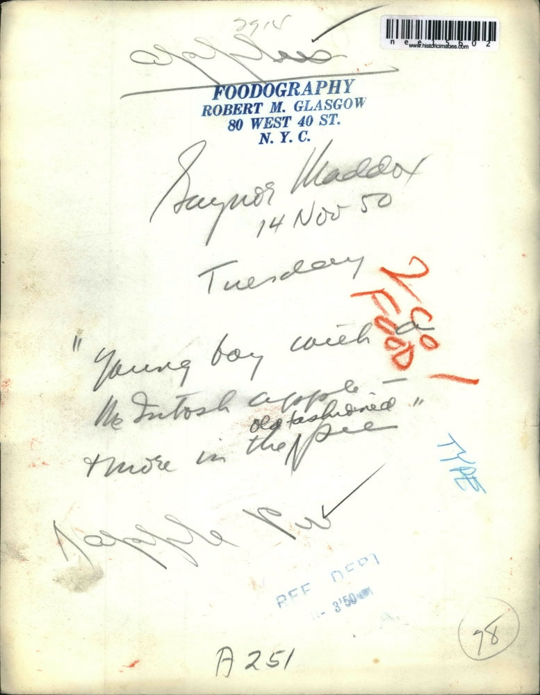 1950 Press Photo The little boy with the McIntosh apple and apple pie