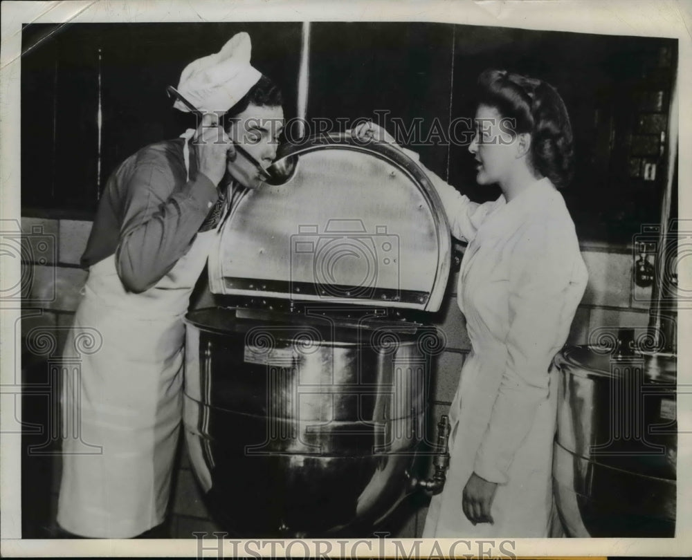 1946 Press Photo Pueblo, Co Frank Sluder, Mary Vail at Colorado State Hospital