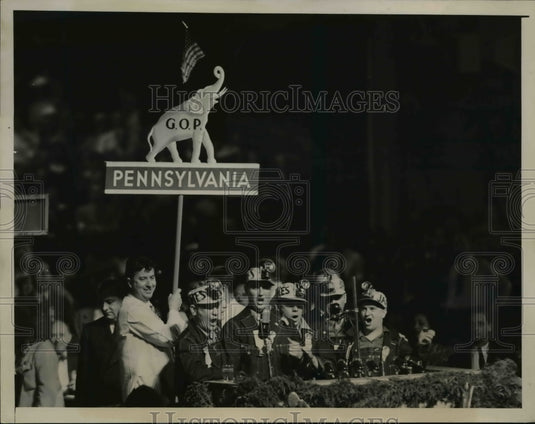 1940 Press Photo Supporters of Gov. Arthur James Singing on the Speaker's Stand