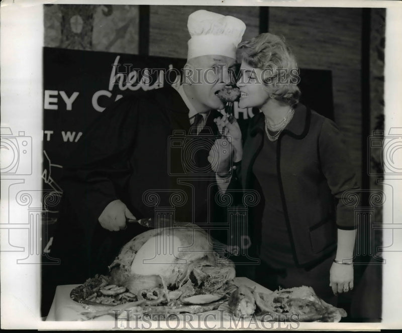 Load image into Gallery viewer, 1960 Press Photo Mrs. Barbara Rath enjoys the turkey with Prof. Fred Smith
