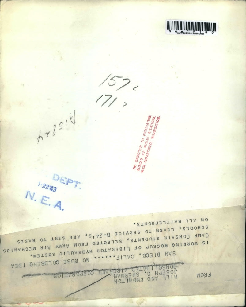 1943 Press Photo San Diego Calif Liberator hydraulic sytem & students mechanics