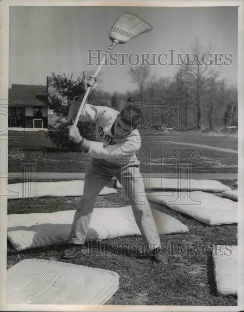 Load image into Gallery viewer, 1955 Press Photo Jack Rosenblum of Shaker Heights High - nee16237
