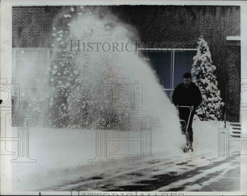 Load image into Gallery viewer, 1964 Press Photo Snow Blower Produced by Toro Manufacturing - nee16449
