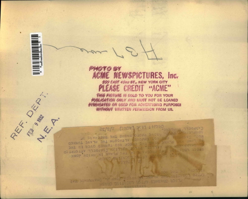 1932 Press Photo Pilot William Campbell attempting to land flipped over plane