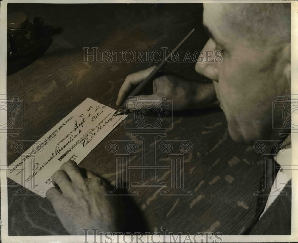 1941 Press Photo B.W.Wilson,treasurer,Mutual Benefit Association of GE