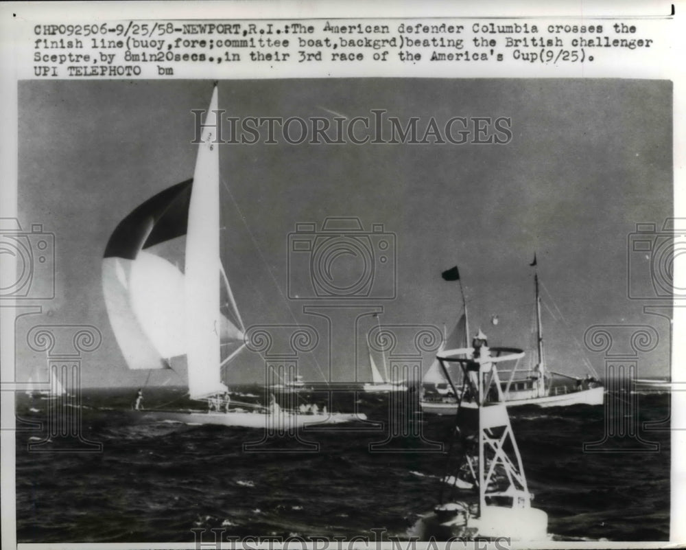 1958 Press Photo The American defender Columbia beating the British challenger