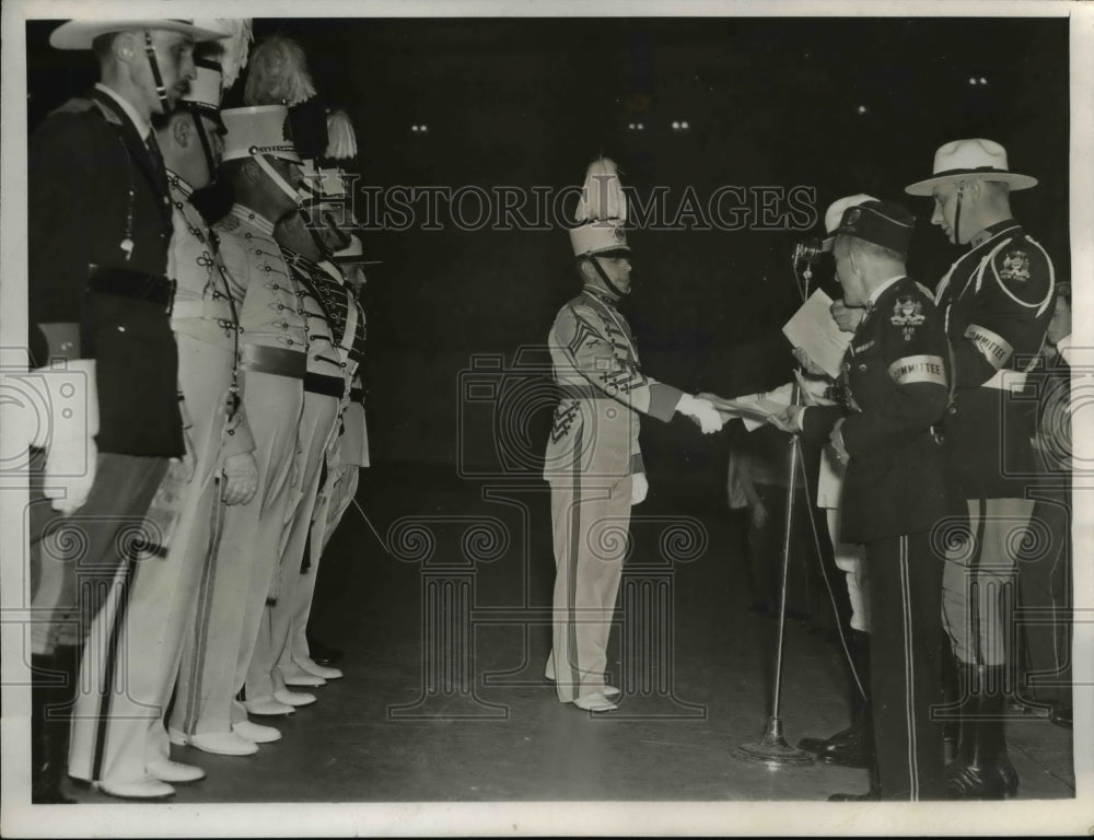 1938 Press Photo Clemence receives the award for the boys of the East Orange