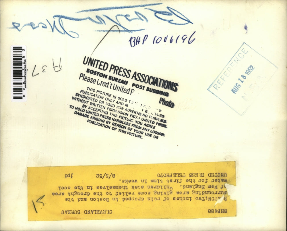 1952 Press Photo Boston Mass children in a fountain in heat wave - nee17360