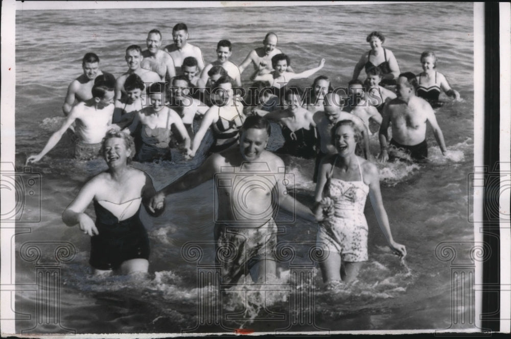 1954 Press Photo Clairborne Rebins Business Owner Sent His Employees to Miami