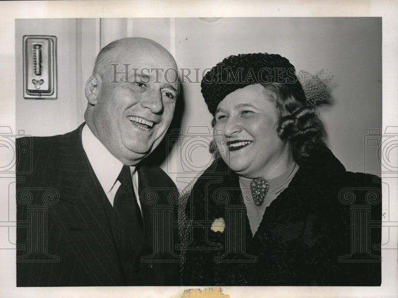 Load image into Gallery viewer, 1939 Press Photo House Minority Leader Sam Rayburn with Opera Singer Emma Redell
