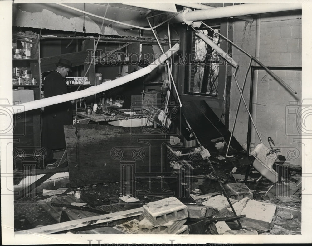 1940 Press Photo Gas Explosion Basement Of Booth Memorial Hospital - nee17878