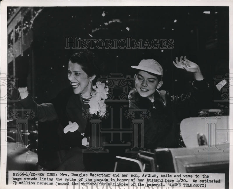 Load image into Gallery viewer, 1961 Press Photo Mrs Douglas MacArthur and Son Arthur As Parade Passes
