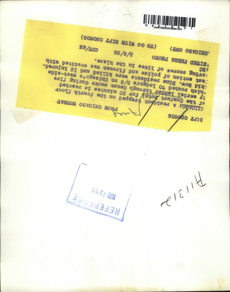 1955 Press Photo Firefighters Rescue Resident From Fire Comfort Hotel Chicago