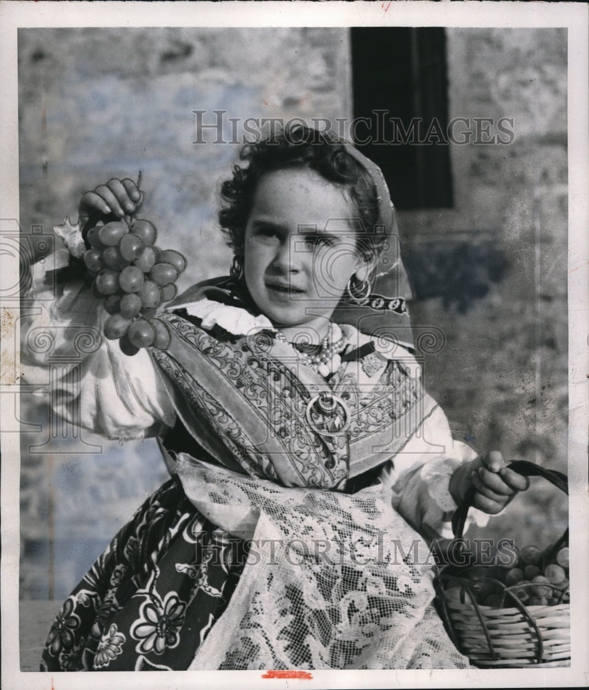 1953 Press Photo Grape Harvest Festival in Italy - nee18573