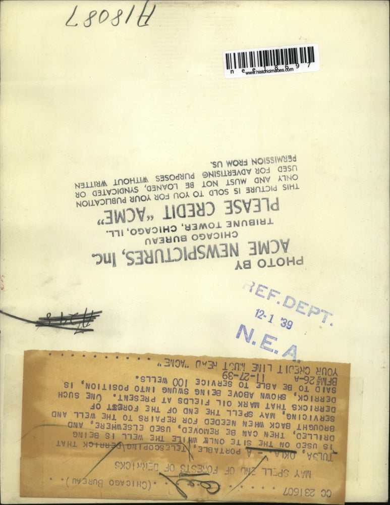 1939 Press Photo Tulsa OK men watching the portable telescoping derrick swinging