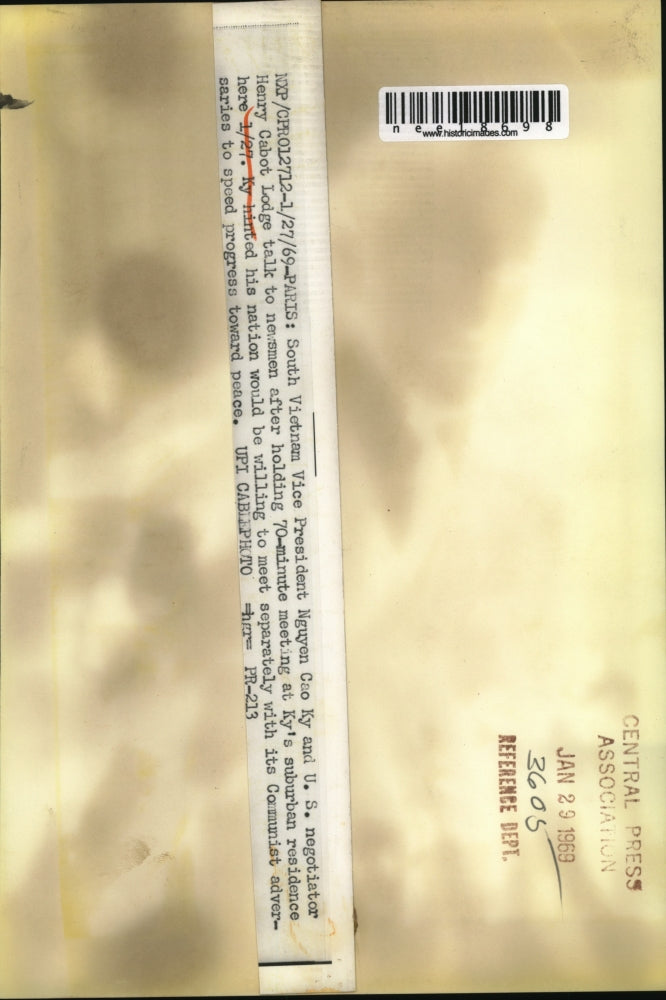 1969 Press Photo The newsmen are taking a camera shot-Nguyen Cao Ky & H C Lodge