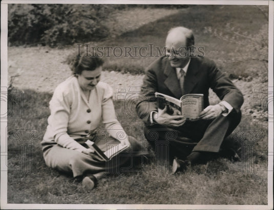 1937 Press Photo of Sec of the Treasury Henry Morgenthau Jr and his wife.