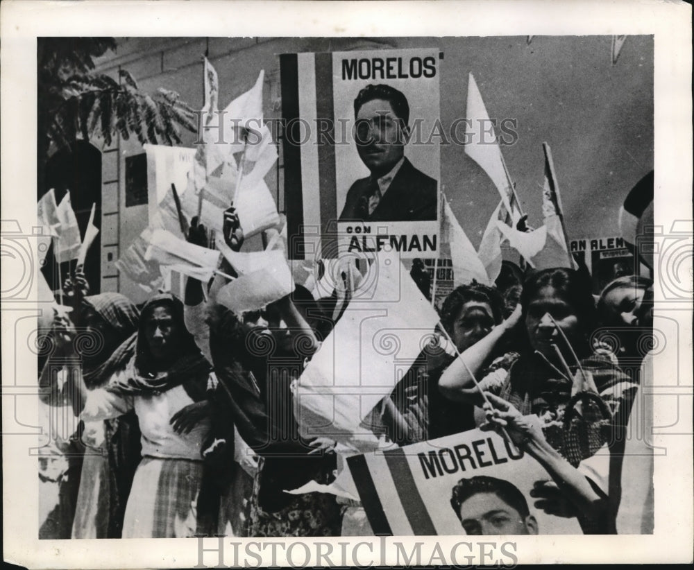 1946 Press Photo of women holding signs in support of Aleman Banners - nee19039