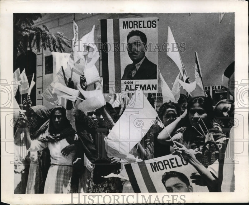 Load image into Gallery viewer, 1946 Press Photo of women holding signs in support of Aleman Banners - nee19039
