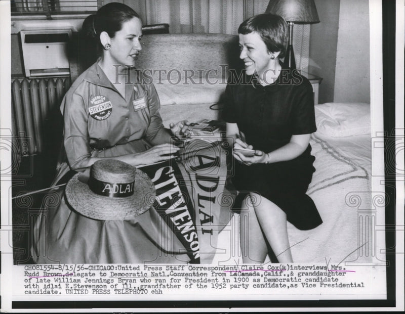 Load image into Gallery viewer, 1956 Press Photo United Press Staff Correspondent Claire Cox &amp; Mrs Rudd Brown
