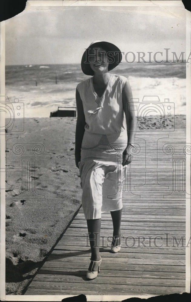 1932 Press Photo Mrs Evans Pew of Toledo Ohio Sea Spray Beach Palm Beach Florida