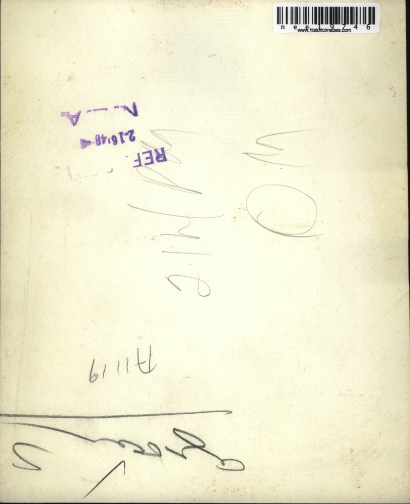 1948 Press Photo Mrs. Sarah Samberg and her daughter Rochelle buy flour