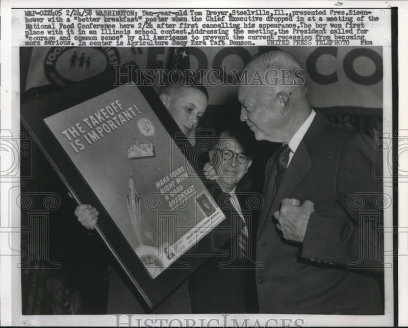 Load image into Gallery viewer, 1958 Press Photo Little Tom Dreyer with President Eisenhower - nee20016
