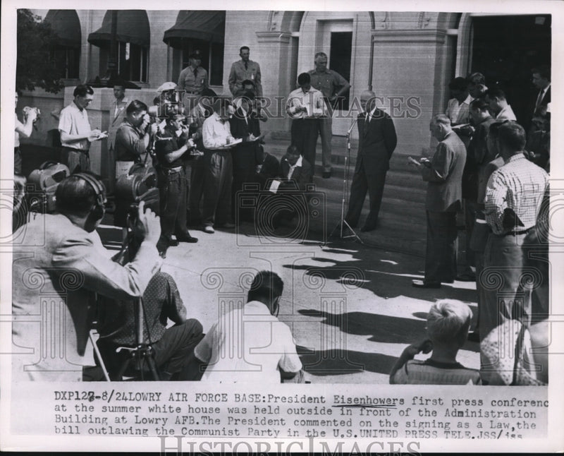 Load image into Gallery viewer, 1954 Press Photo Pres. Eisenhower press conf. for outlawing the Communist Party
