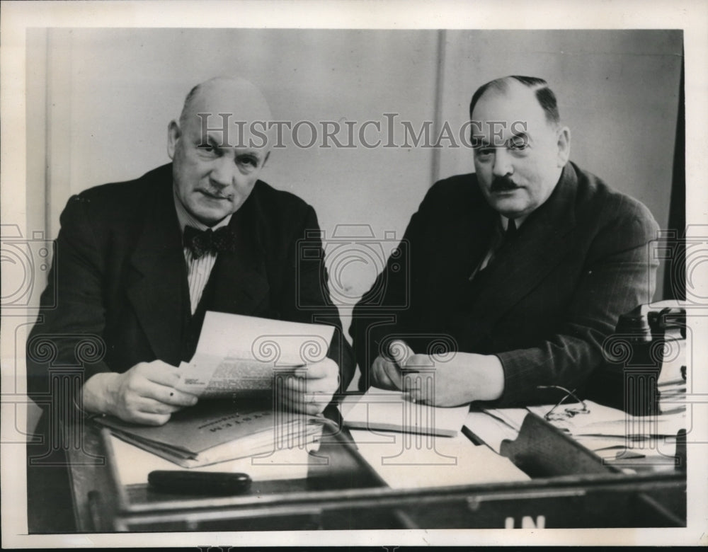 1940 Press Photo Butcher Hugh Wright and meat agent D.M. Brown - nee20121