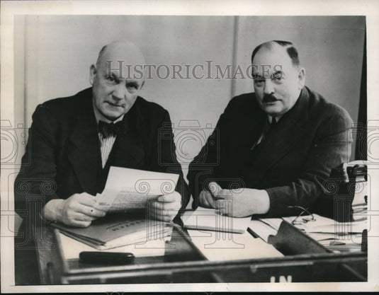 1940 Press Photo Butcher Hugh Wright and meat agent D.M. Brown - nee20121