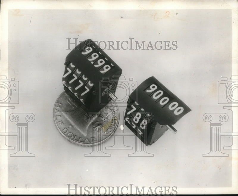 Load image into Gallery viewer, 1960 Press Photo Drum Counters Airplane Instruments
