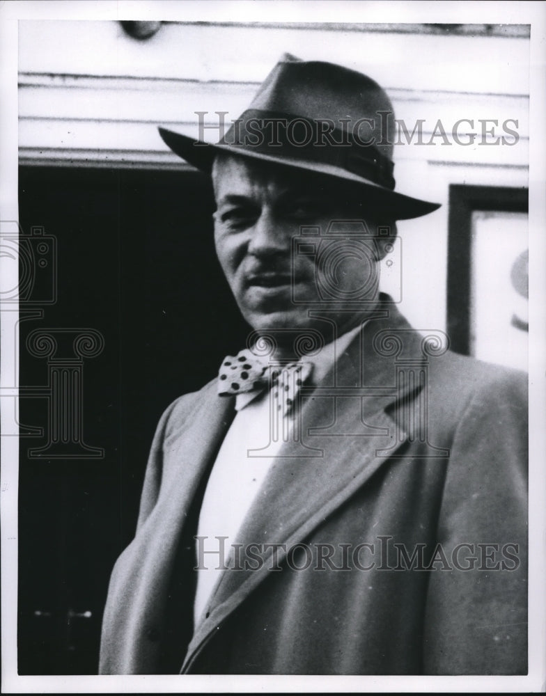 1955 Press Photo Joe Sharfman of Winsted Conn - nee20503