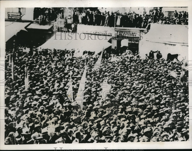 Load image into Gallery viewer, 1935 Press Photo Hercaleion Crete Strike for Higher Pay and Shortened Hours
