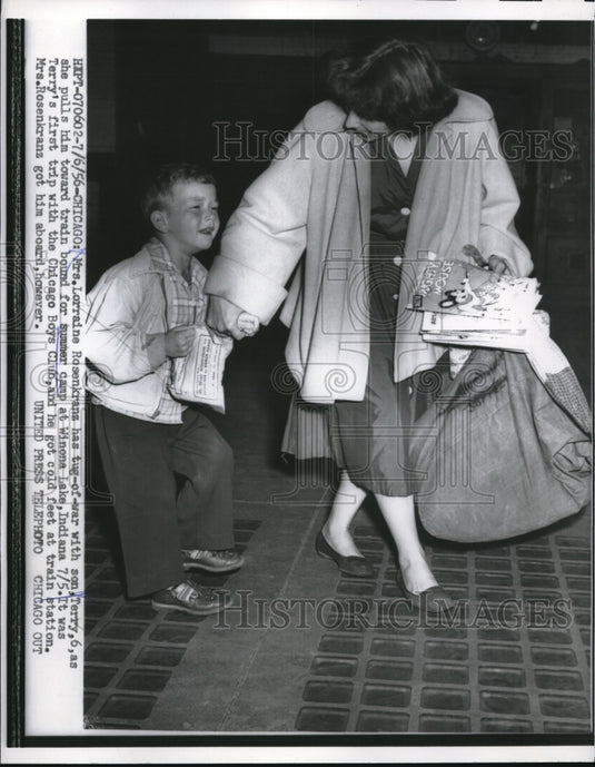 1956 Press Photo Lorraine Rosenkranz Pulls Son Terry Onto Summer Camp Train