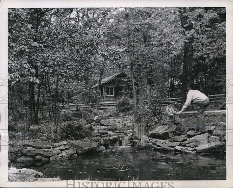 Load image into Gallery viewer, 1945 Press Photo Thumont, MD Roosevelt's Shangri-La - nee21049
