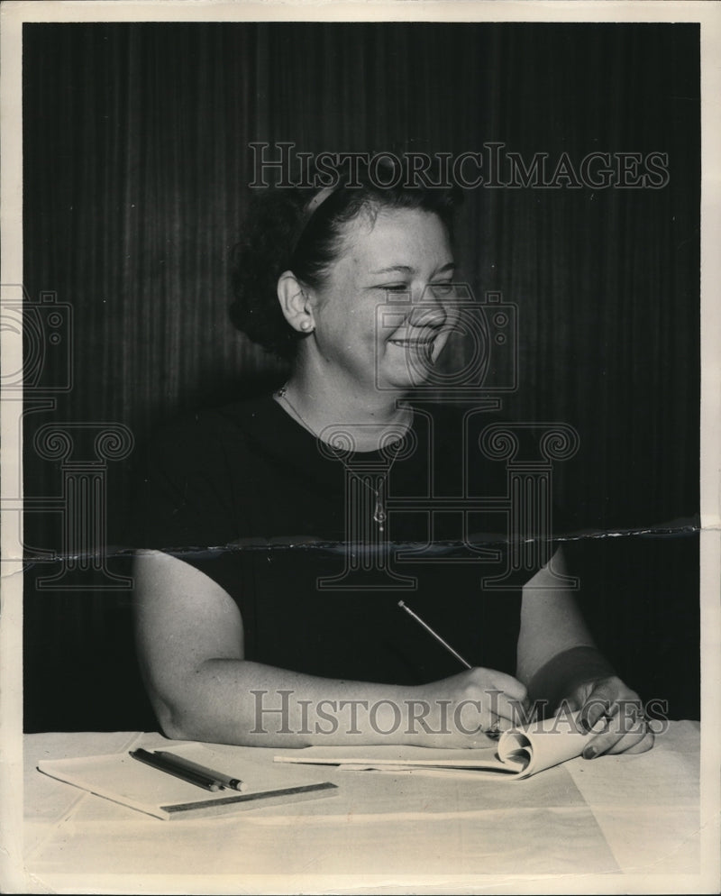 Load image into Gallery viewer, 1954 Press Photo Miss Lina Lergier Quin Linguist Serving As Translator
