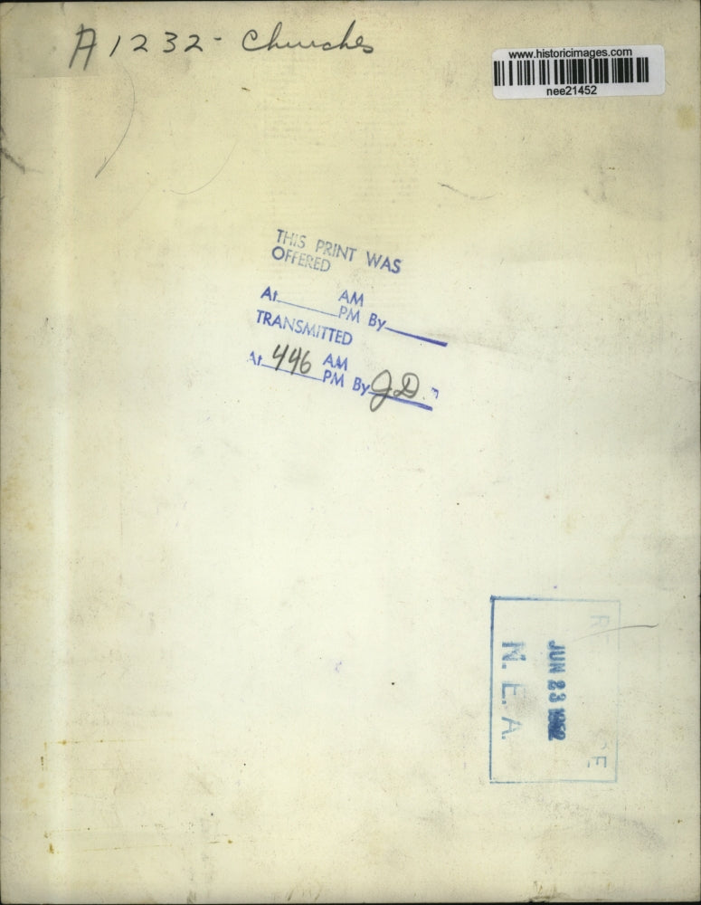 1952 Press Photo Steve Callahan falls cleaning Calvary Presbyterian Church