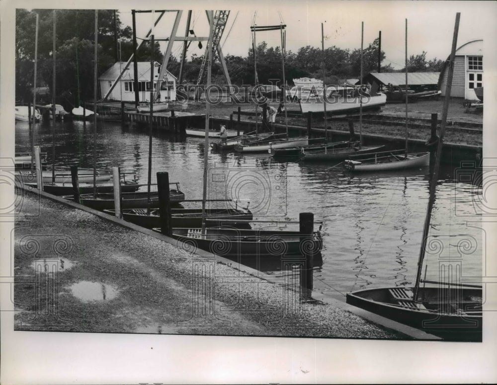 1963 Press Photo Shistle Class at Docks during Rain - nee21910