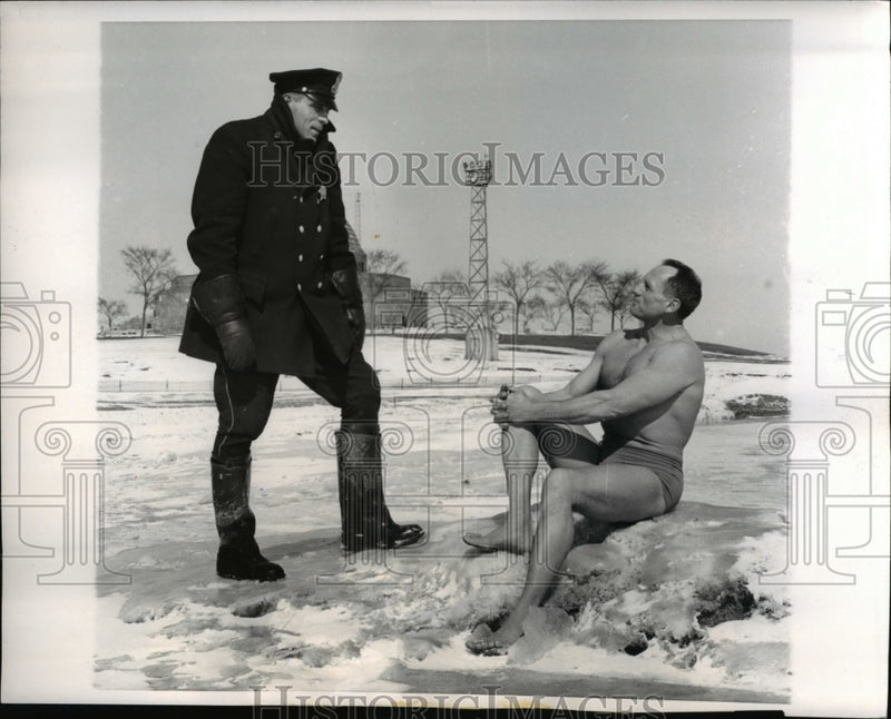 Load image into Gallery viewer, 1960 Press Photo William Wohl chats with Policeman Tony Rigon in Lake Michigan
