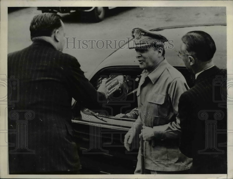Load image into Gallery viewer, 1942 Press Photo Australian Army Min. Francis M. Forde, Gen. Douglas MacArthur
