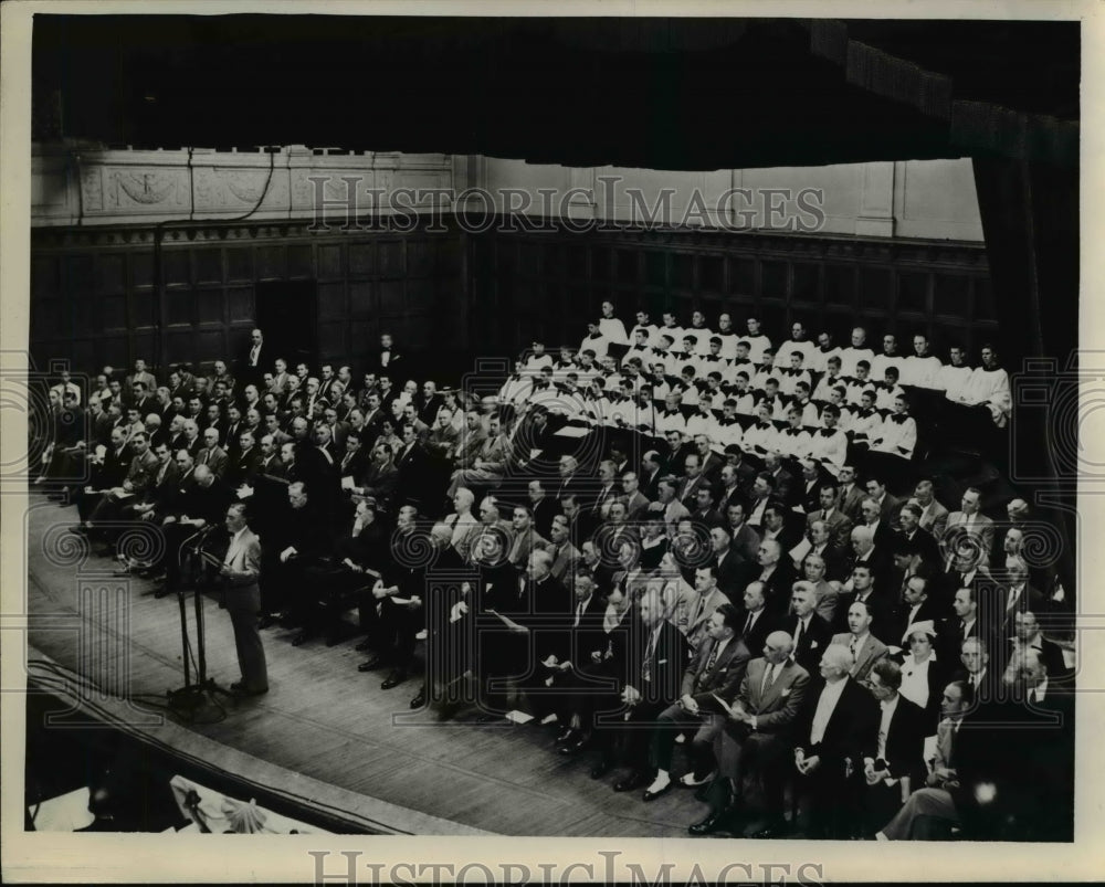 1943 Press Photo Civie Welcome Mayor Wm B. Spanola Giving the Address