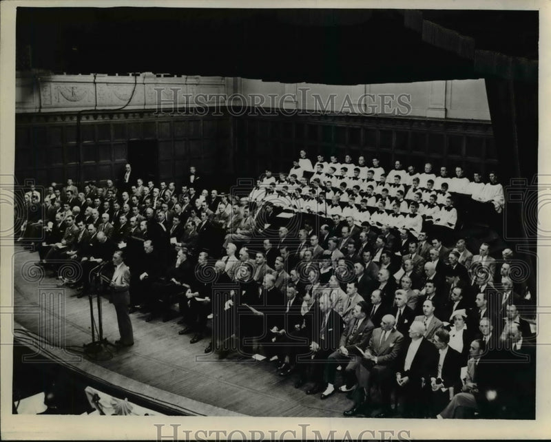 Load image into Gallery viewer, 1943 Press Photo Civie Welcome Mayor Wm B. Spanola Giving the Address
