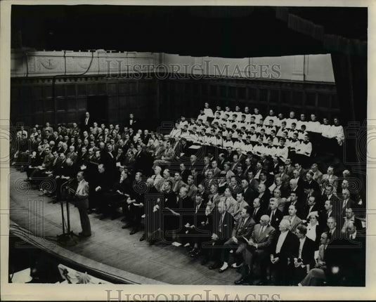 1943 Press Photo Civie Welcome Mayor Wm B. Spanola Giving the Address