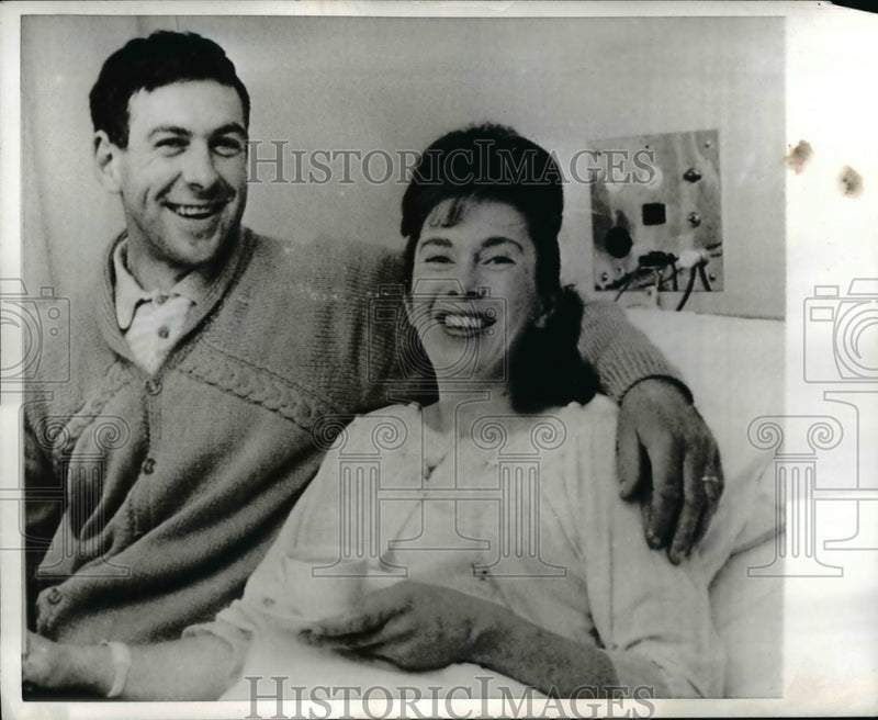 Load image into Gallery viewer, 1955 Press Photo Samuel Lawson and his wife Shirley Ann after giving birth
