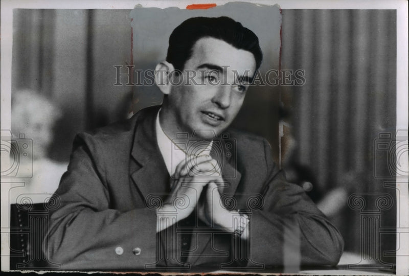 Load image into Gallery viewer, 1955 Press Photo George Hall, Canadian-born actor - nee22119
