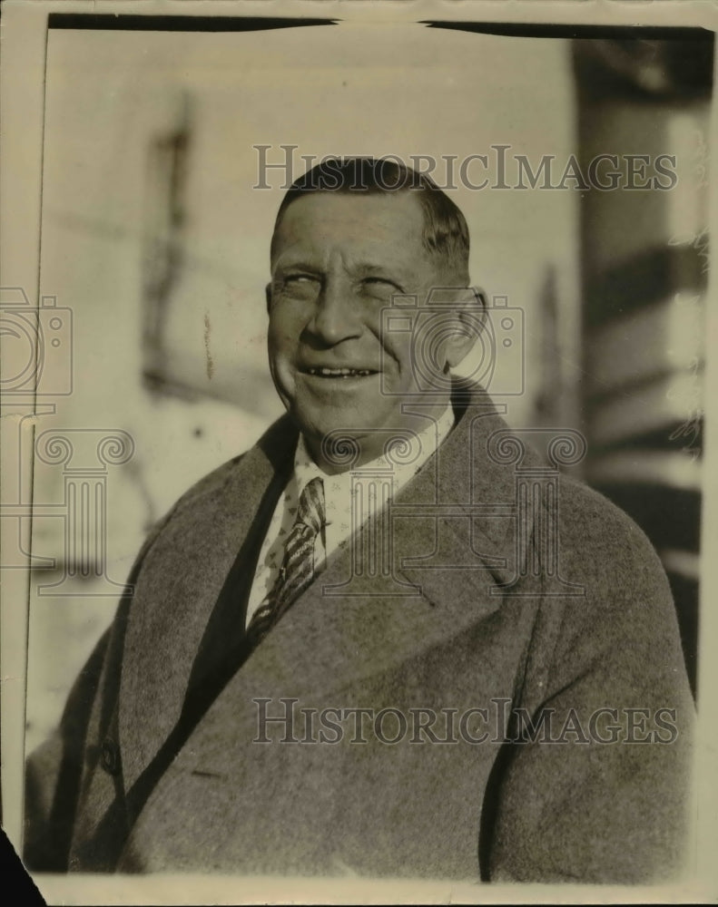 Load image into Gallery viewer, 1927 Press Photo Captain John Wieshofer from his Atlantic to Pacific trip
