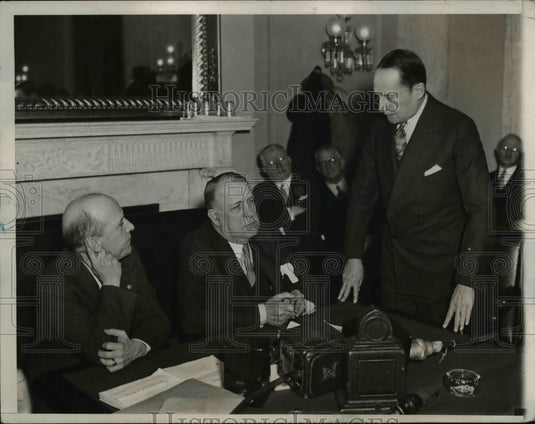 1933 Press Photo General Douglas MacArthur with Cong. Connery and Sen. Walsh